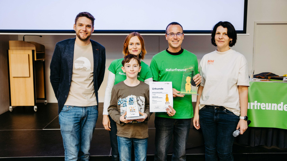 Übergabe des Glaspokals "Goldener Murmel 2025"